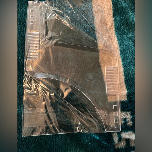 Beard Shaping Template - Picture 3 of 4